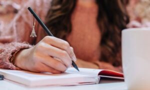 Manual para aprender a escribir en tercera persona: guía paso a paso con ejemplos