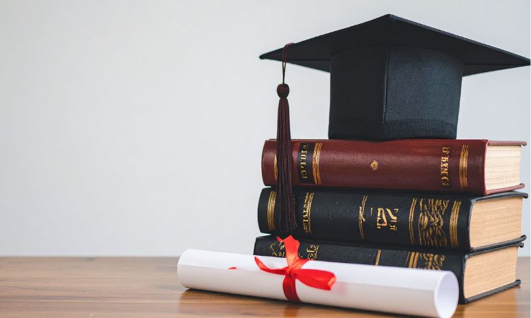 Conoce si merece la pena estudiar un título de posgrado