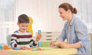 Descubre qué hace un psicólogo infantil y cuándo acudir a uno